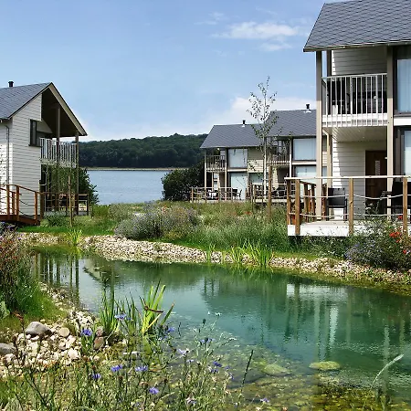 Holiday Golden Lakes Village.3 *